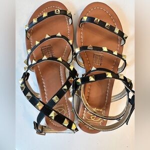 Everglade gladiator black studded sandals . New size 8